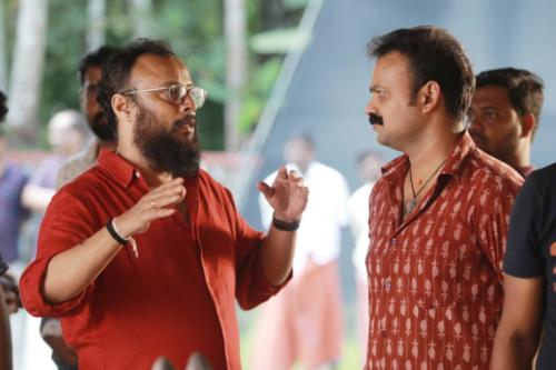 Kunchacko Boban and Lal Jose - Thattumpurath Achuthan Movie Stills (4)