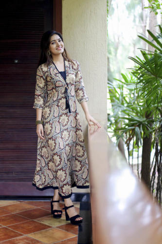 Actress Vani Bhojan Photoshoot Photos